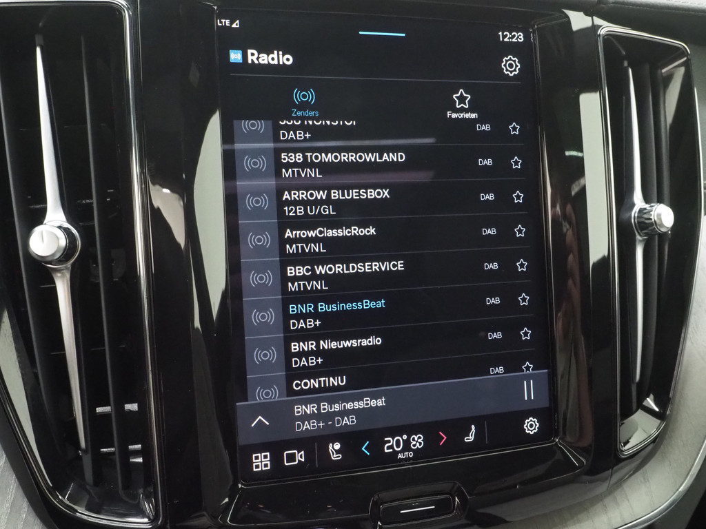Volvo XC60 2.0 T6 Plug-in hybrid AWD Ultimate 81