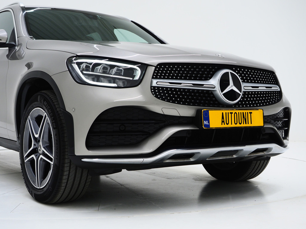 Mercedes-Benz GLC 300e 4MATIC AMG 11
