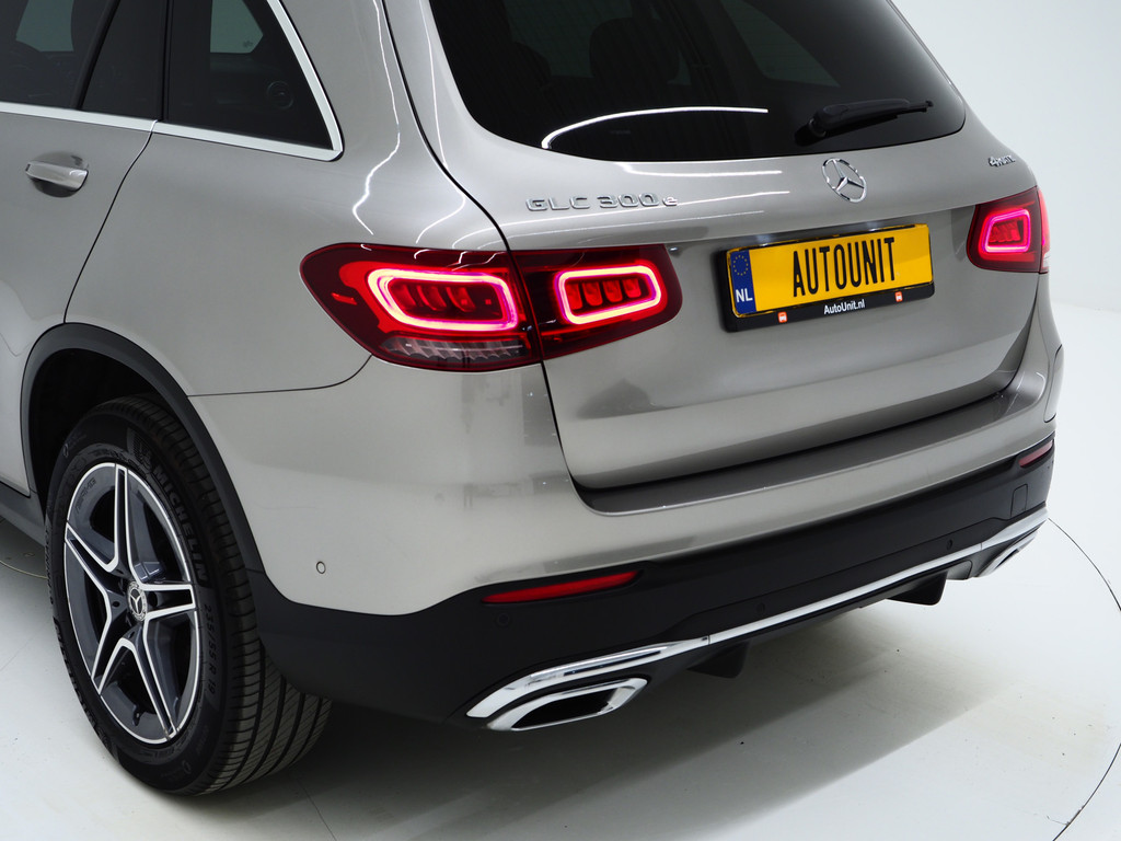 Mercedes-Benz GLC 300e 4MATIC AMG 13