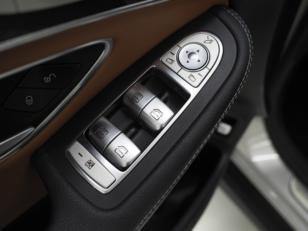 Mercedes-Benz GLC 300e 4MATIC AMG 17