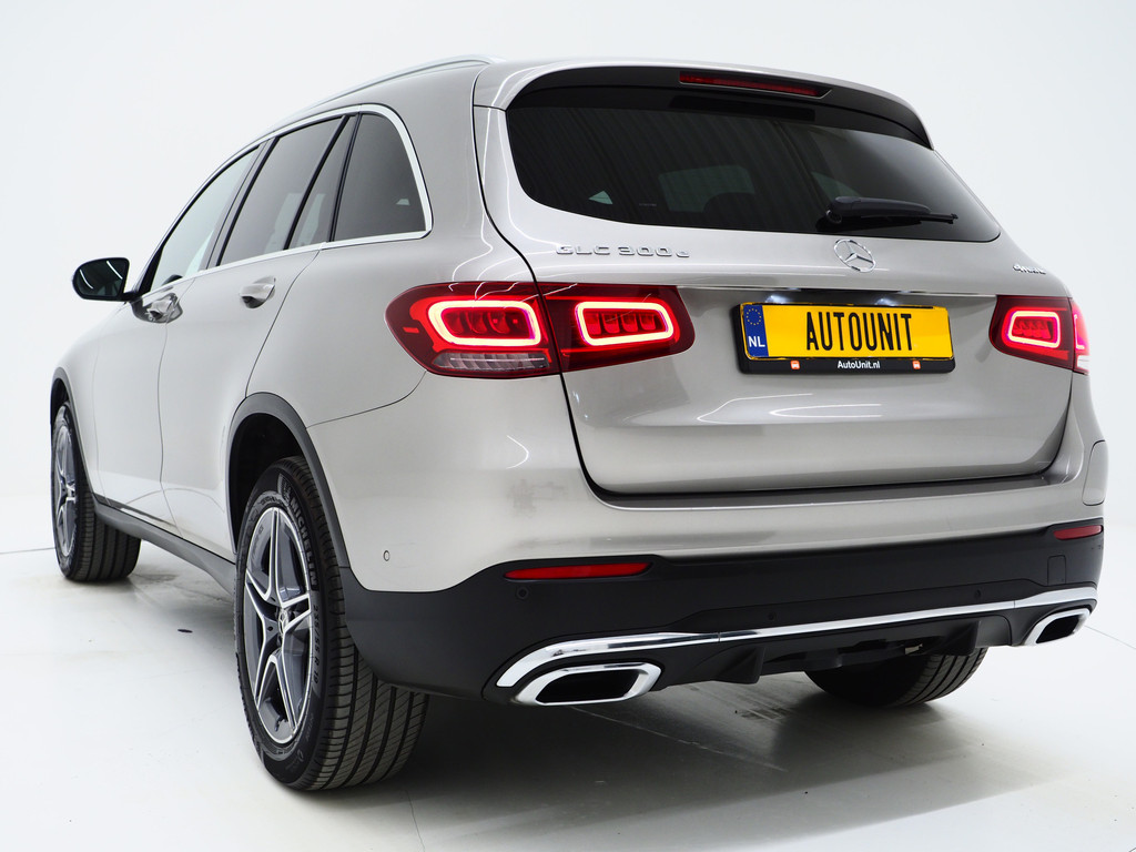 Mercedes-Benz GLC 300e 4MATIC AMG 2