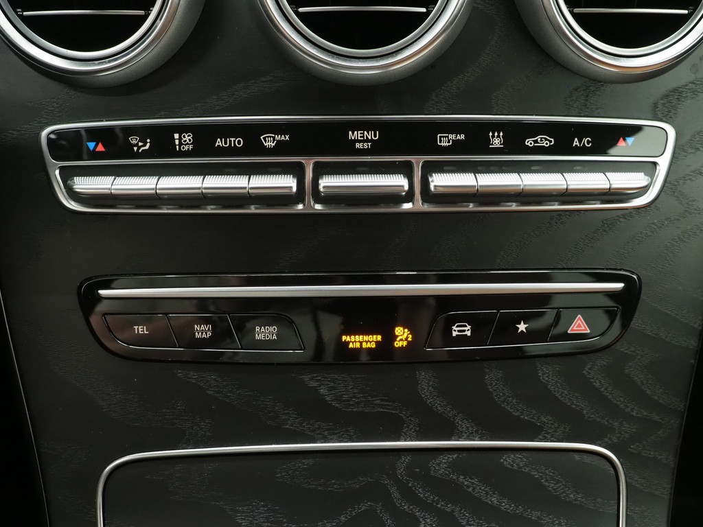 Mercedes-Benz GLC 300e 4MATIC AMG 30