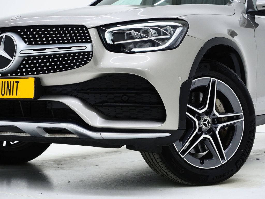 Mercedes-Benz GLC 300e 4MATIC AMG 5