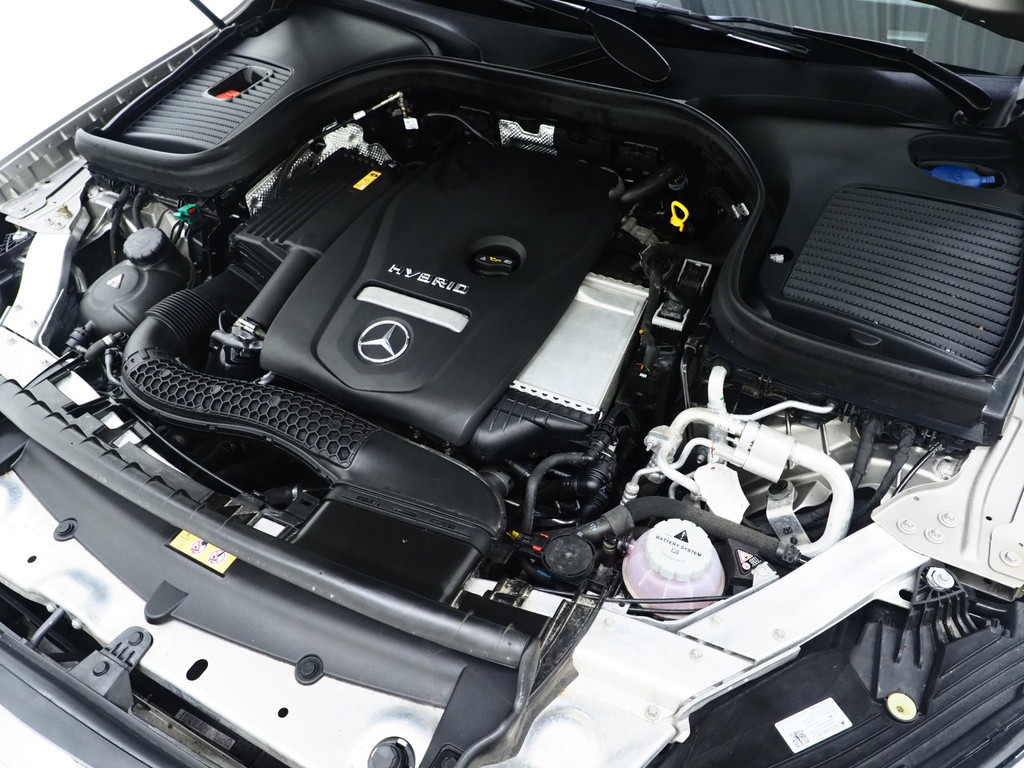 Mercedes-Benz GLC 300e 4MATIC AMG 6