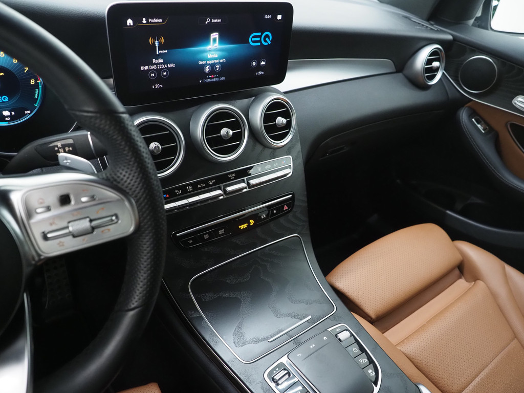 Mercedes-Benz GLC 300e 4MATIC AMG 71
