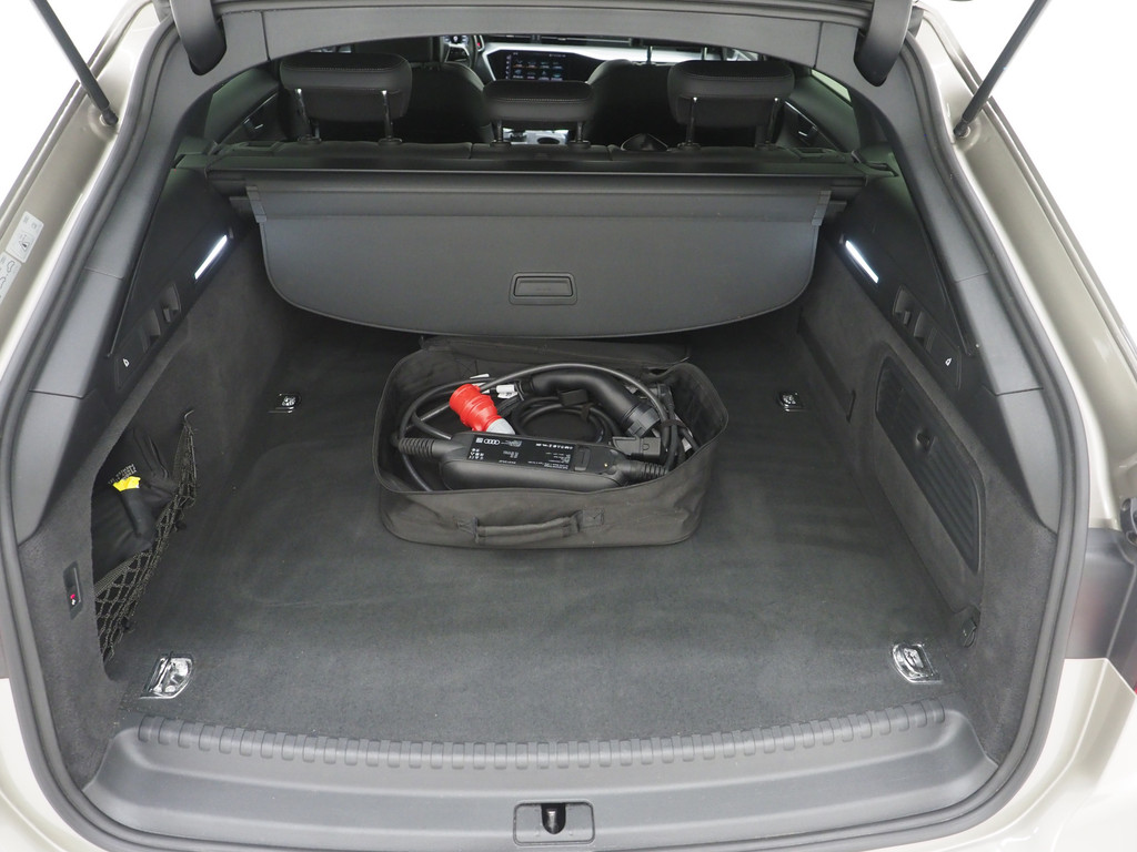 Audi A6 Avant 55 TFSI e quattro Competition Full Black 35
