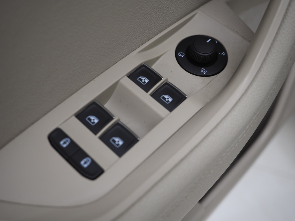 Škoda Superb Combi 1.4 TSI iV Laurin & Klement 18