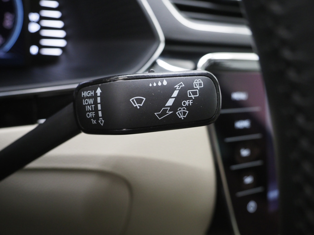 Škoda Superb Combi 1.4 TSI iV Laurin & Klement 26