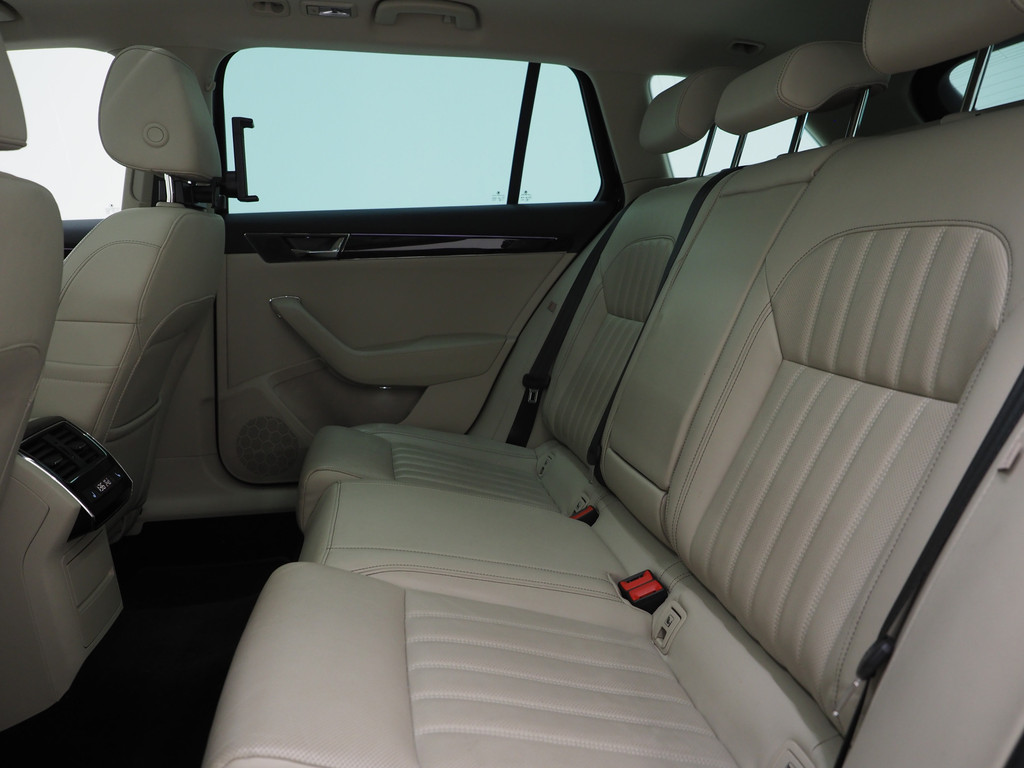 Škoda Superb Combi 1.4 TSI iV Laurin & Klement 40