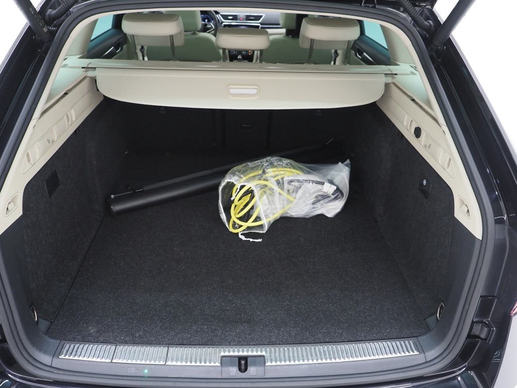 Škoda Superb Combi 1.4 TSI iV Laurin & Klement 42
