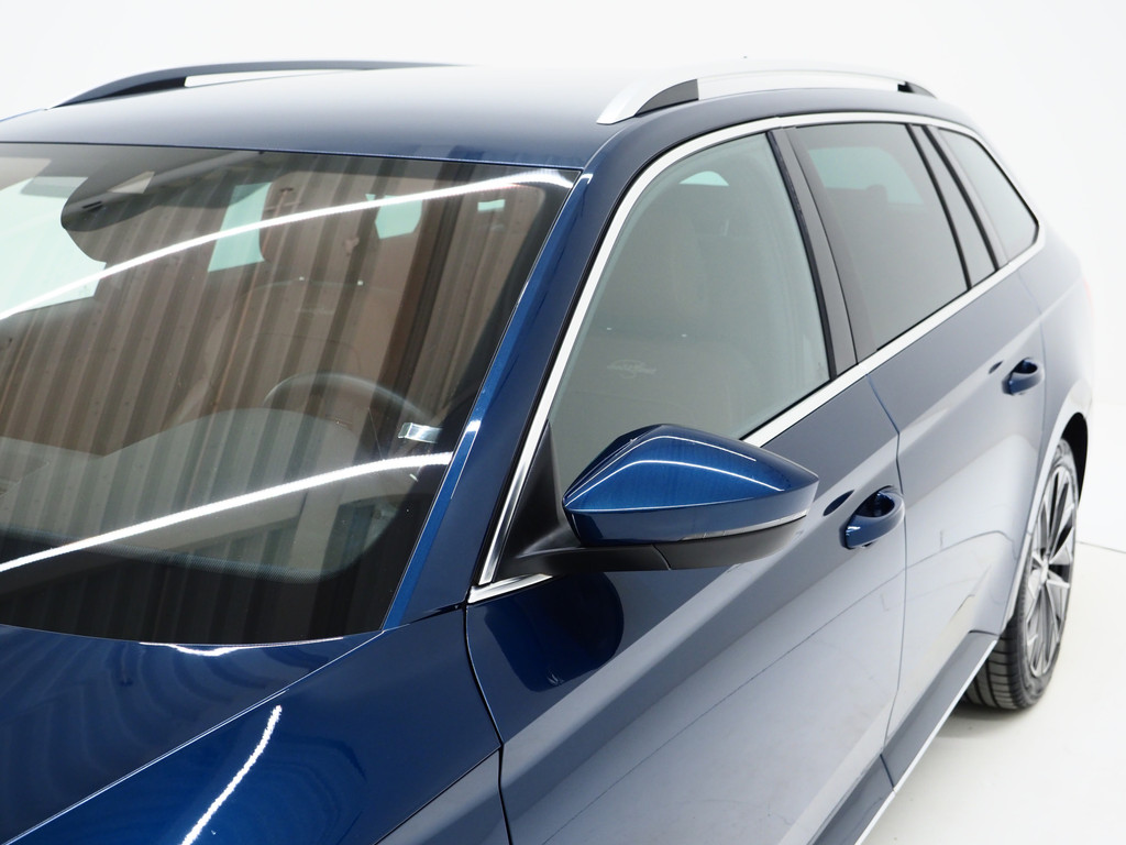 Škoda Superb Combi 1.4 TSI iV Laurin & Klement 12