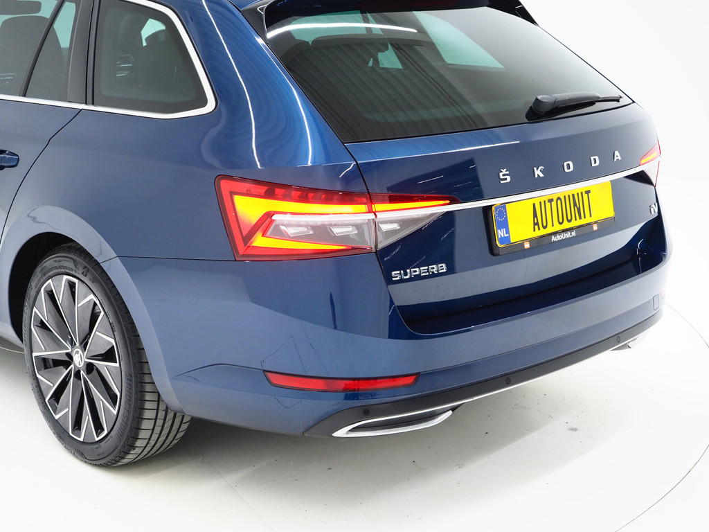 Škoda Superb Combi 1.4 TSI iV Laurin & Klement 13