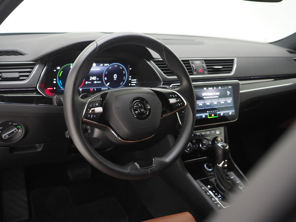 Škoda Superb Combi 1.4 TSI iV Laurin & Klement 16