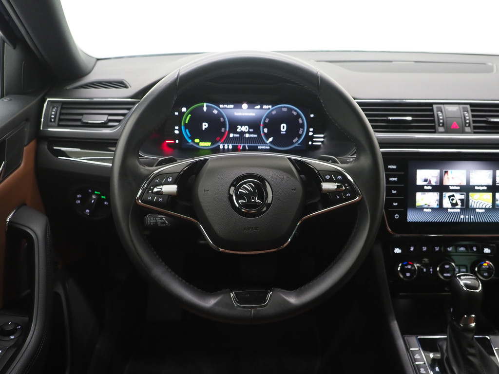 Škoda Superb Combi 1.4 TSI iV Laurin & Klement 38