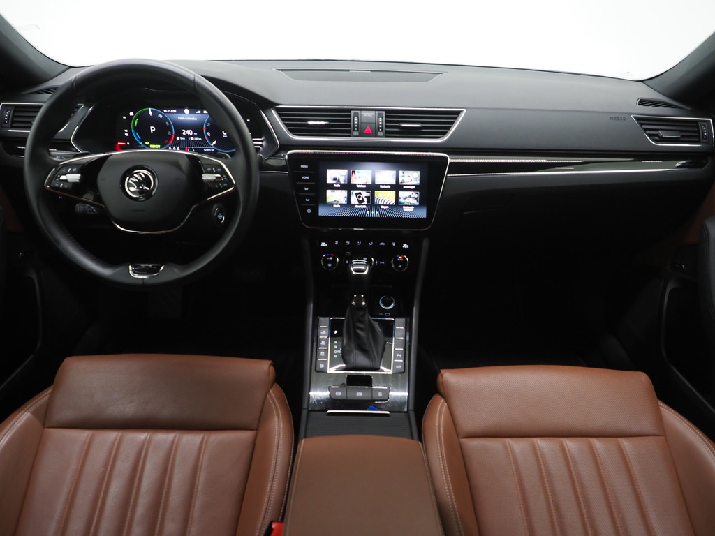 Škoda Superb Combi 1.4 TSI iV Laurin & Klement 47