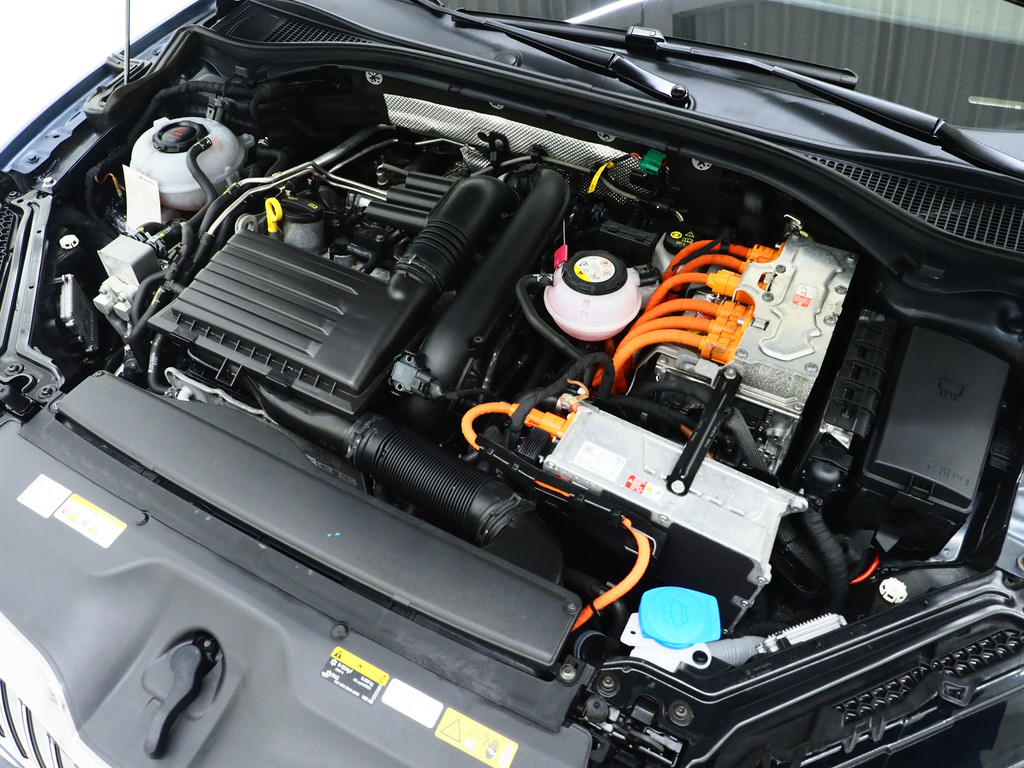 Škoda Superb Combi 1.4 TSI iV Laurin & Klement 6