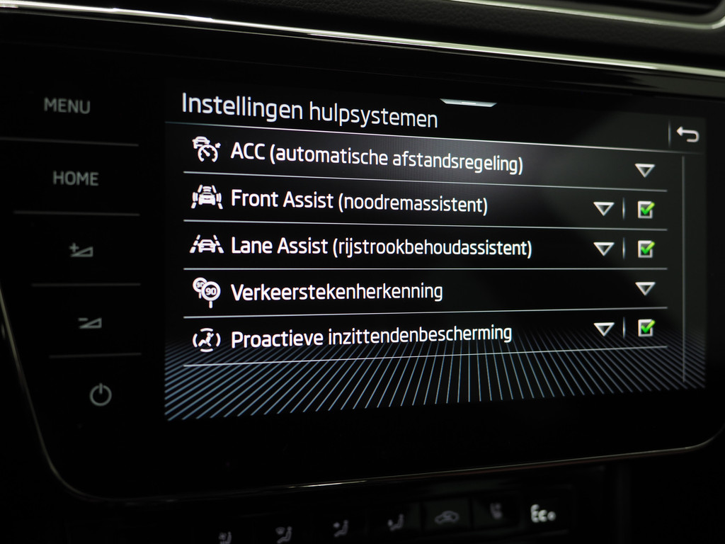 Škoda Superb Combi 1.4 TSI iV Laurin & Klement 74