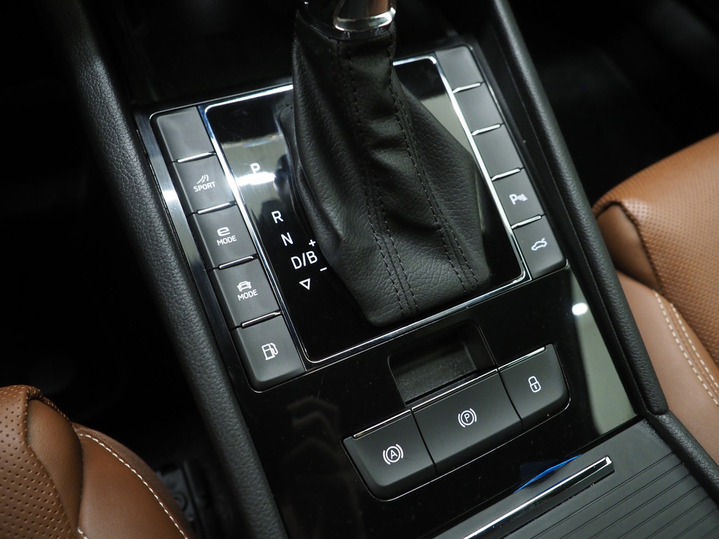 Škoda Superb Combi 1.4 TSI iV Laurin & Klement 78