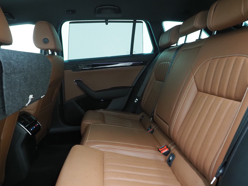 Škoda Superb Combi 1.4 TSI iV Laurin & Klement 83