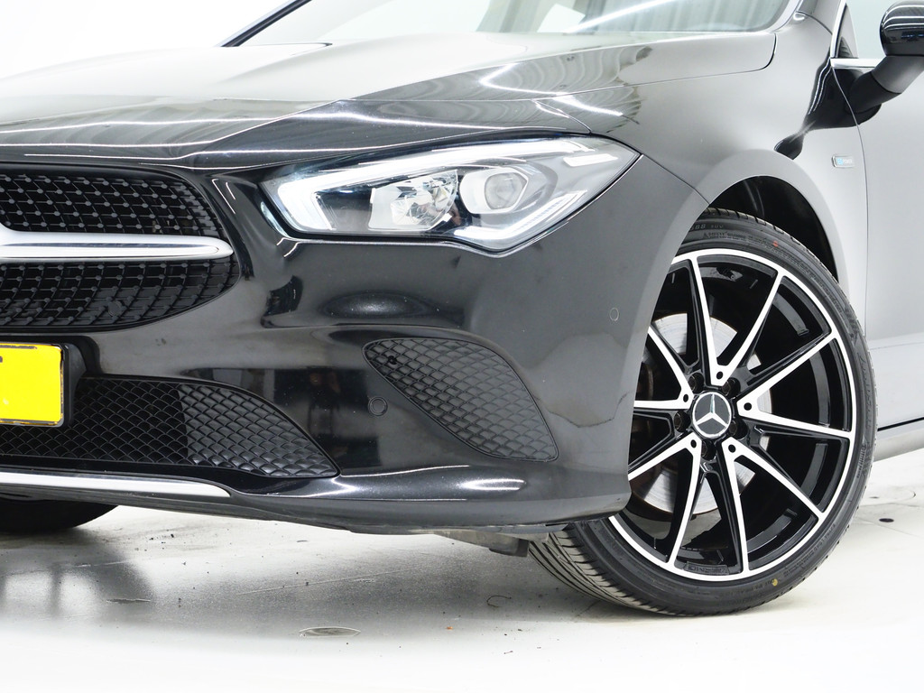 Mercedes-Benz CLA-Klasse Shooting Brake 250 e Premium 1