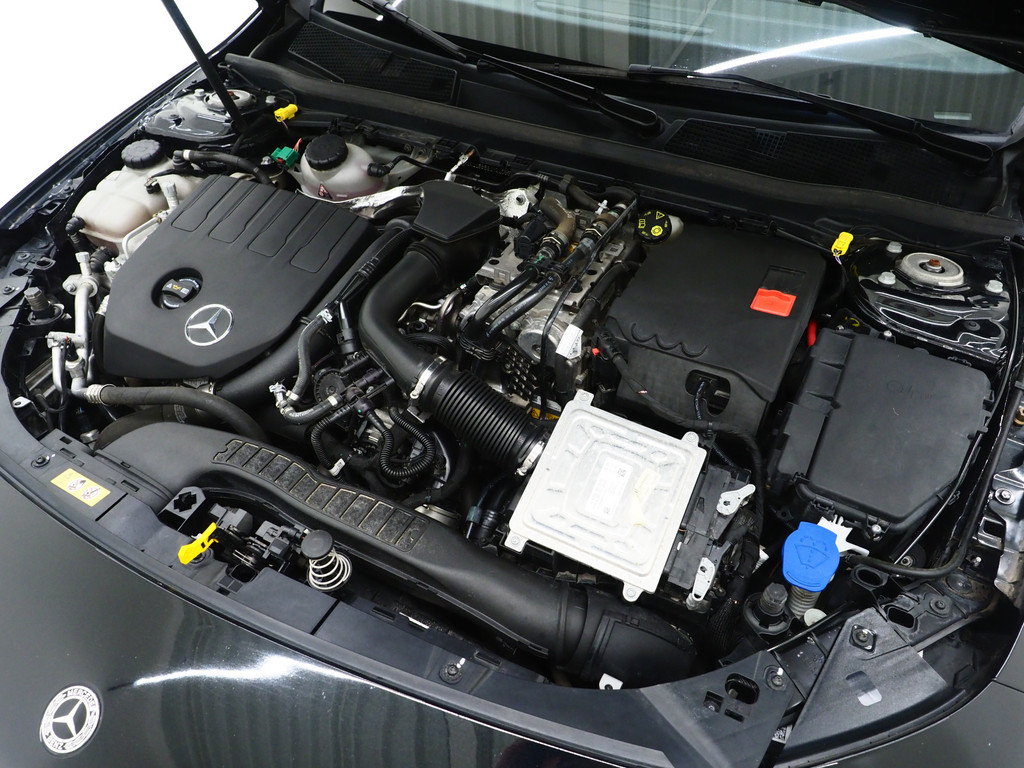Mercedes-Benz CLA-Klasse Shooting Brake 250 e Premium 3