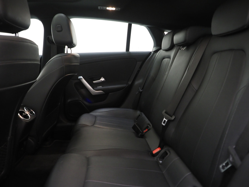 Mercedes-Benz CLA-Klasse Shooting Brake 250 e Premium 32