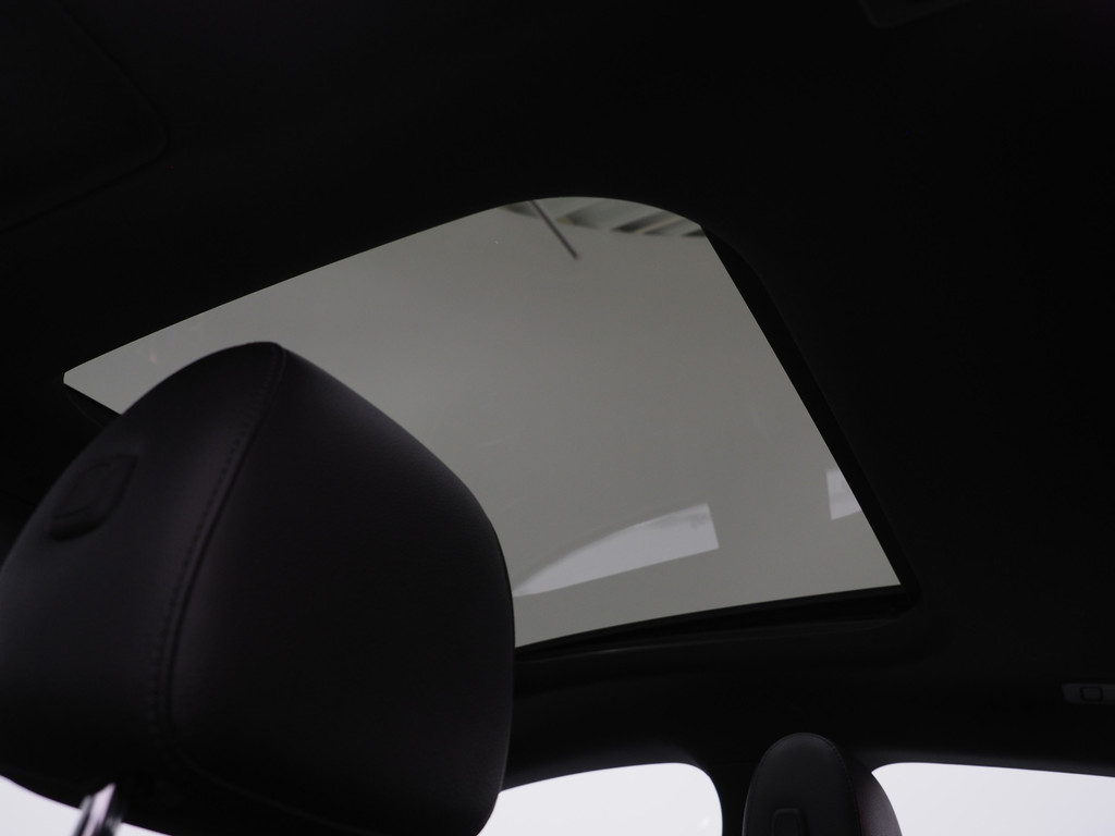 Mercedes-Benz CLA-Klasse Shooting Brake 250 e Premium 33