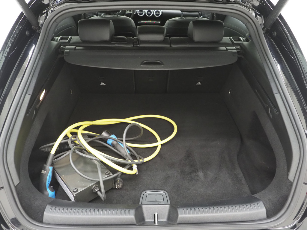 Mercedes-Benz CLA-Klasse Shooting Brake 250 e Premium 34