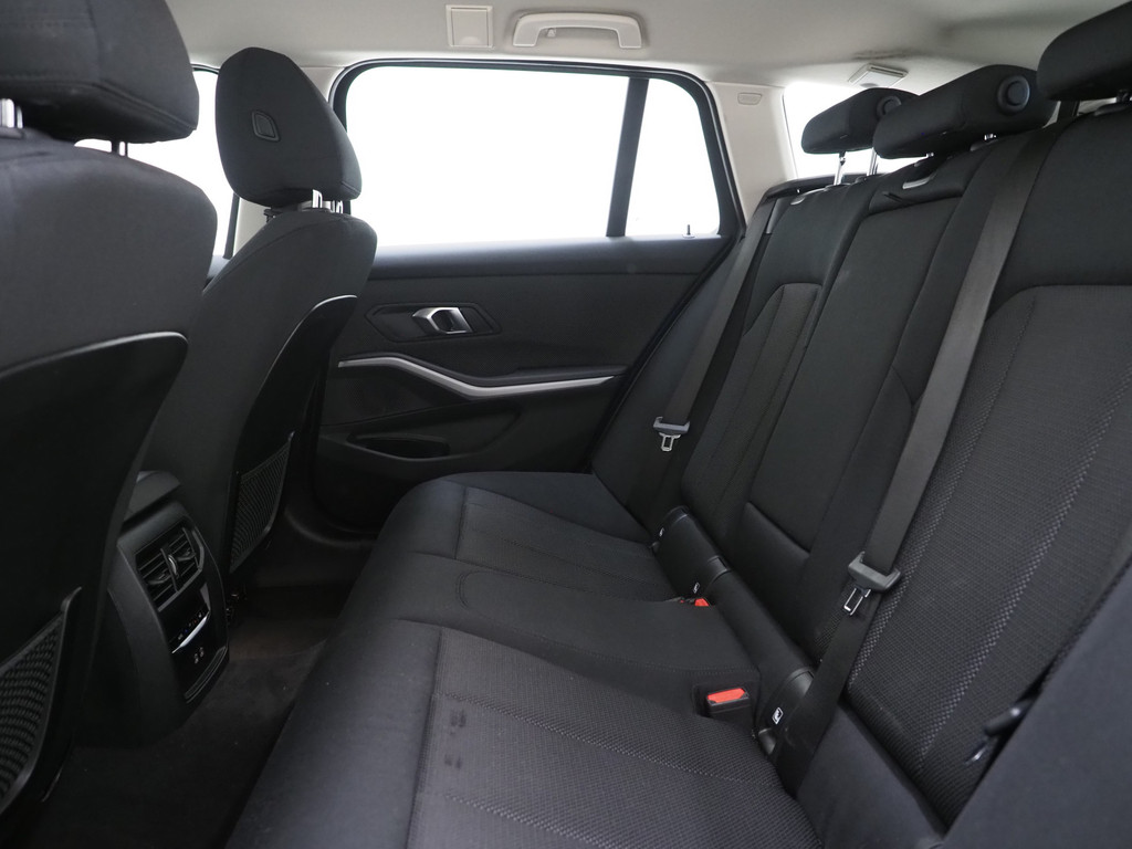 BMW 3 Serie Touring 320e xDrive LCI Shadow Line 32