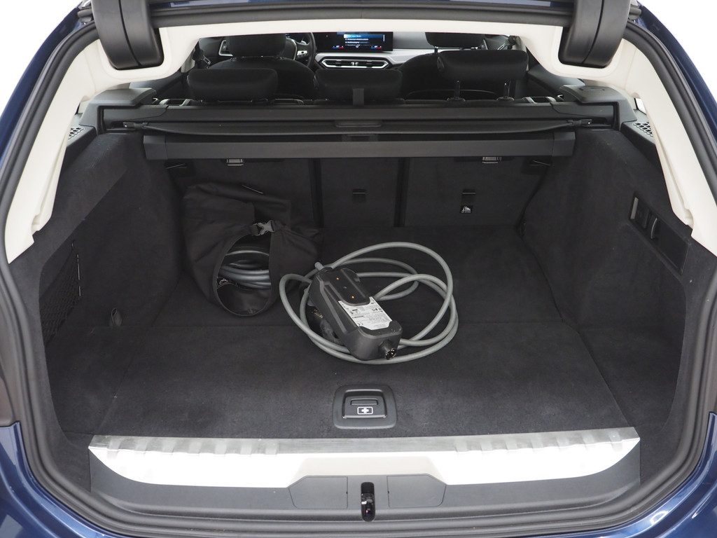 BMW 3 Serie Touring 320e xDrive LCI Shadow Line 33
