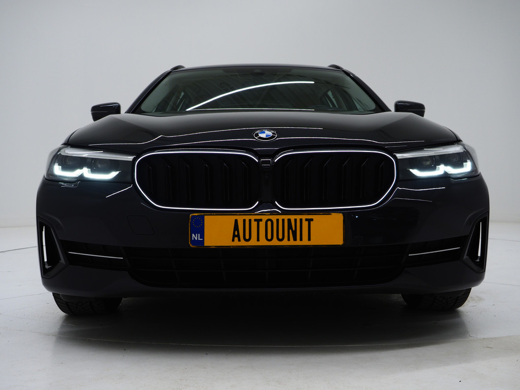 BMW 5 Serie Touring 530e 13
