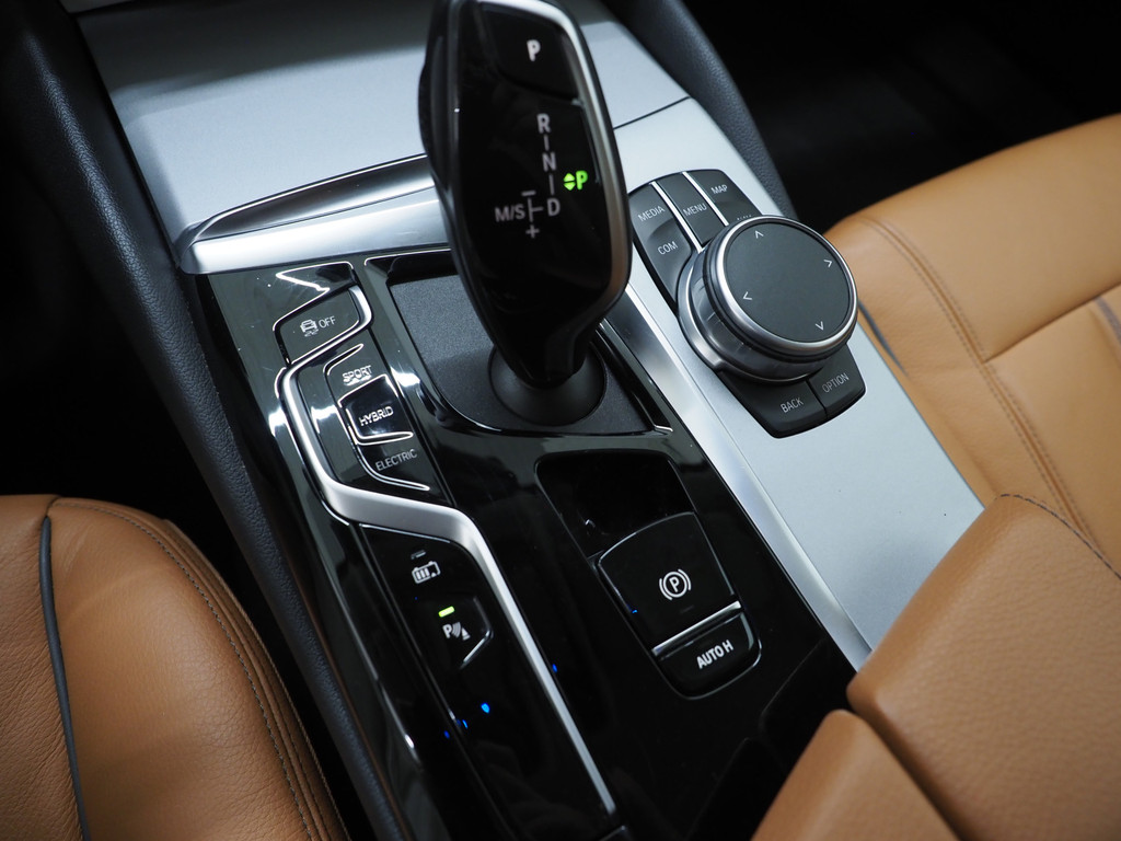 BMW 5 Serie Touring 530e 32