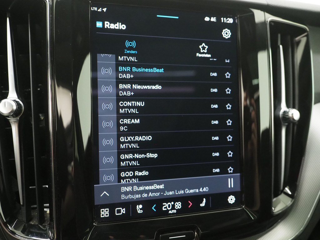 Volvo XC60 2.0 T6 Plug-in hybrid AWD Plus Black Edition 28