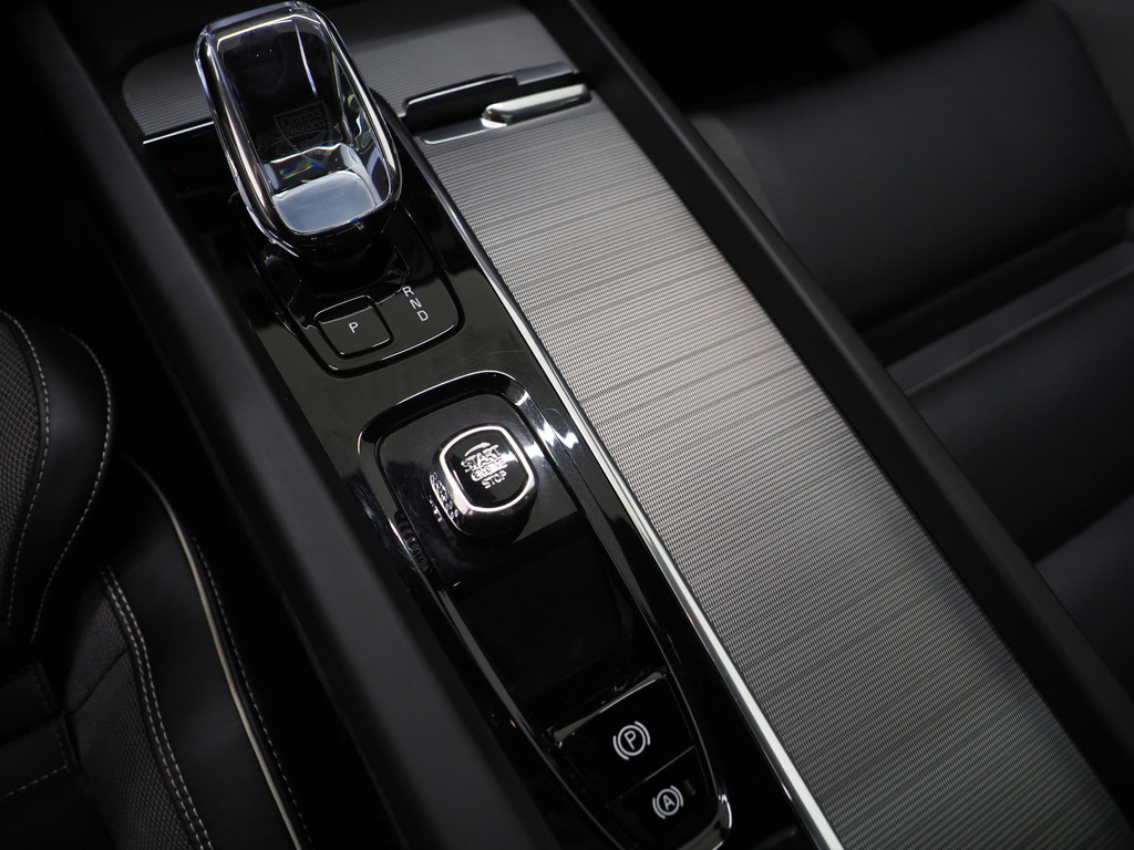 Volvo XC60 2.0 T6 Plug-in hybrid AWD Plus Black Edition 35