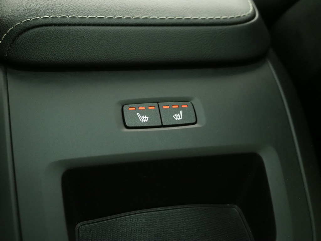 Volvo XC60 2.0 T6 Plug-in hybrid AWD Plus Black Edition 37