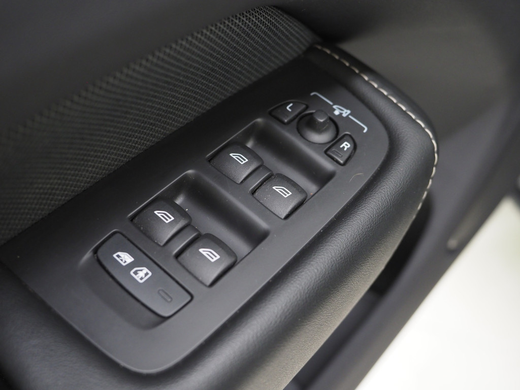 Volvo XC60 2.0 T6 Plug-in hybrid AWD Plus Black Edition 61