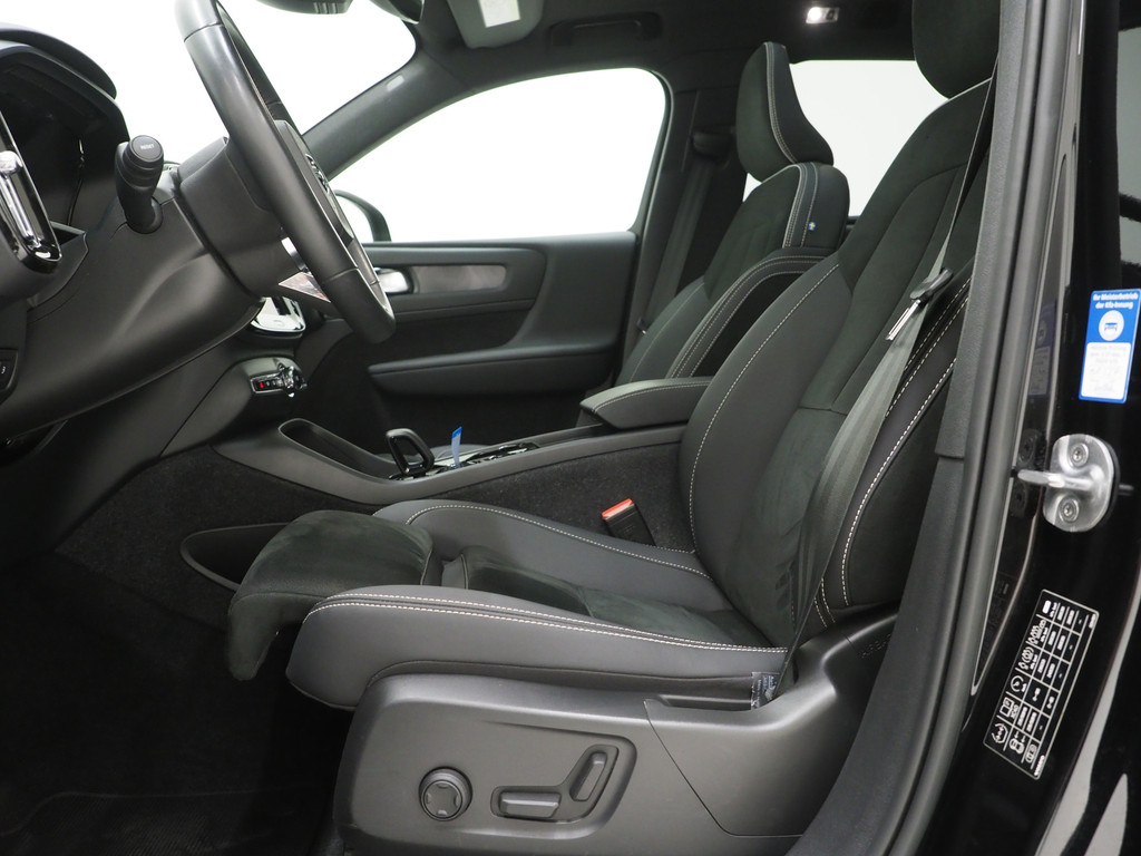 Volvo XC40 1.5 T5 Plug-in hybrid Ultimate Dark 17
