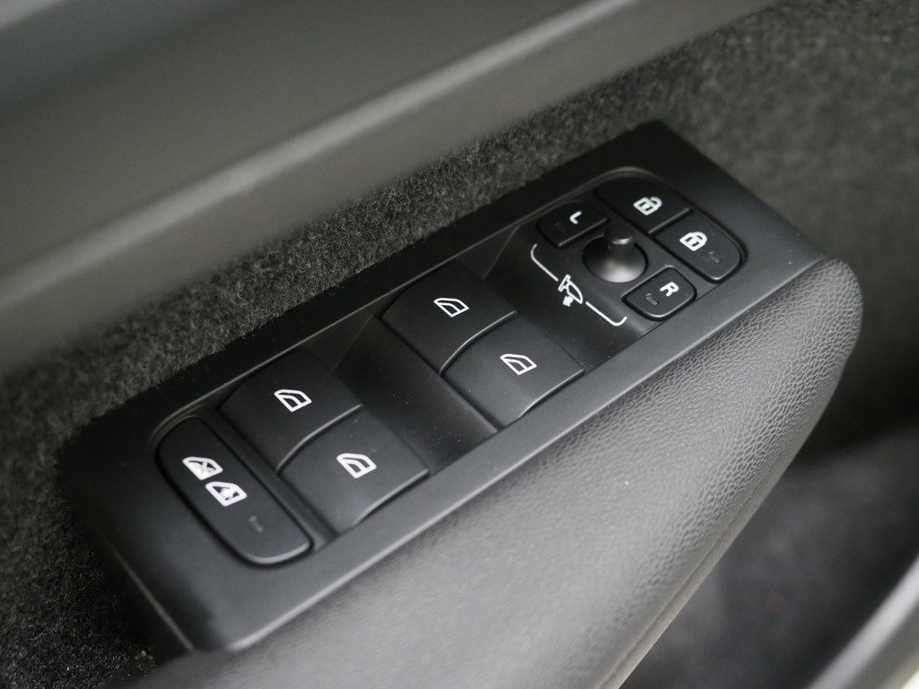 Volvo XC40 1.5 T5 Plug-in hybrid Ultimate Dark 20