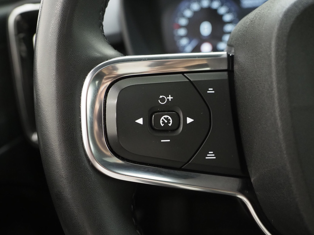 Volvo XC40 1.5 T5 Plug-in hybrid Ultimate Dark 24