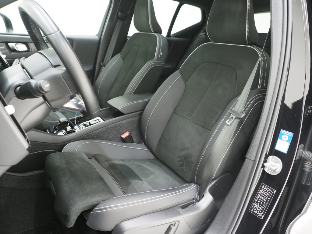 Volvo XC40 1.5 T5 Plug-in hybrid Ultimate Dark 3