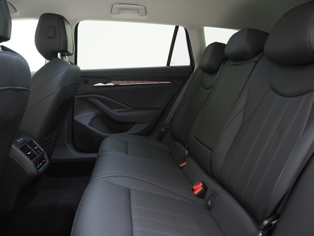 Škoda Superb Combi 1.5 TSI PHEV Laurin & Klement 93