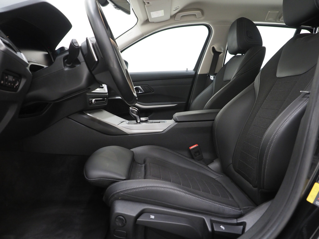 BMW 3 Serie Touring 320e Shadow Line 14