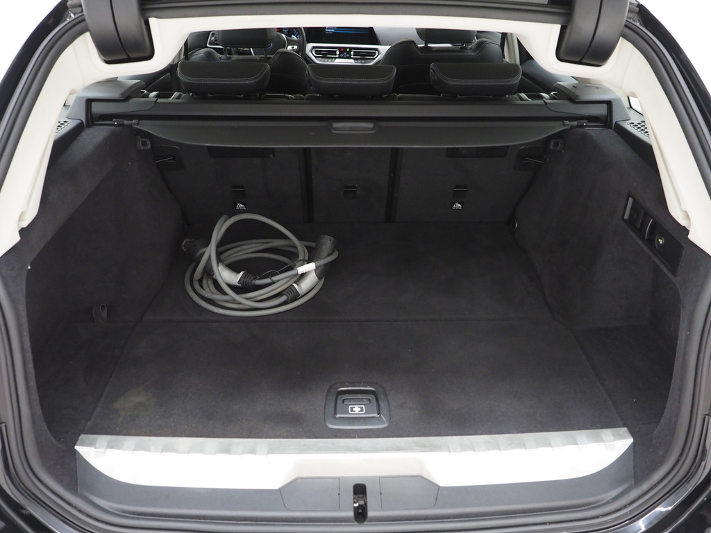 BMW 3 Serie Touring 320e Shadow Line 33