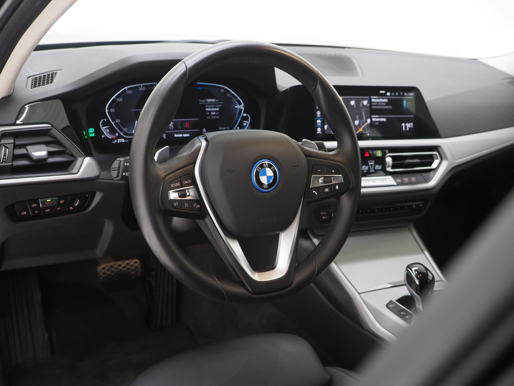 BMW 3 Serie Touring 320e Shadow Line 52