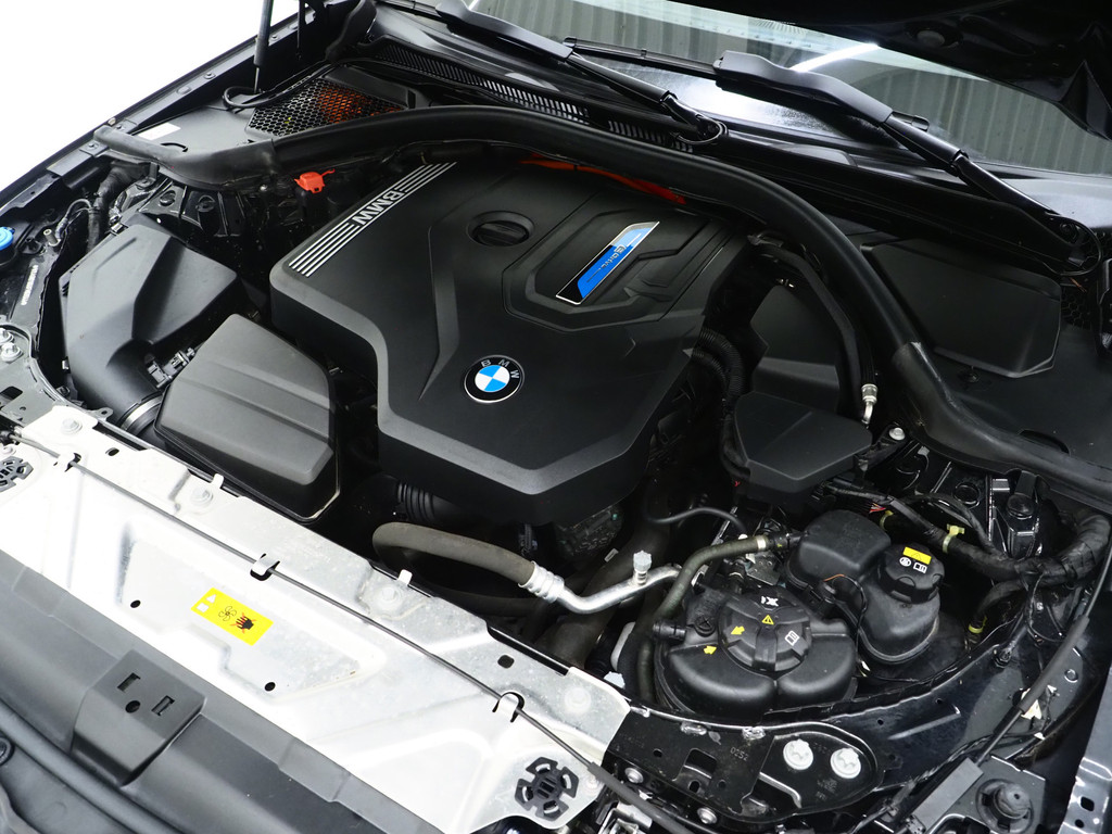 BMW 3 Serie Touring 320e Shadow Line 6