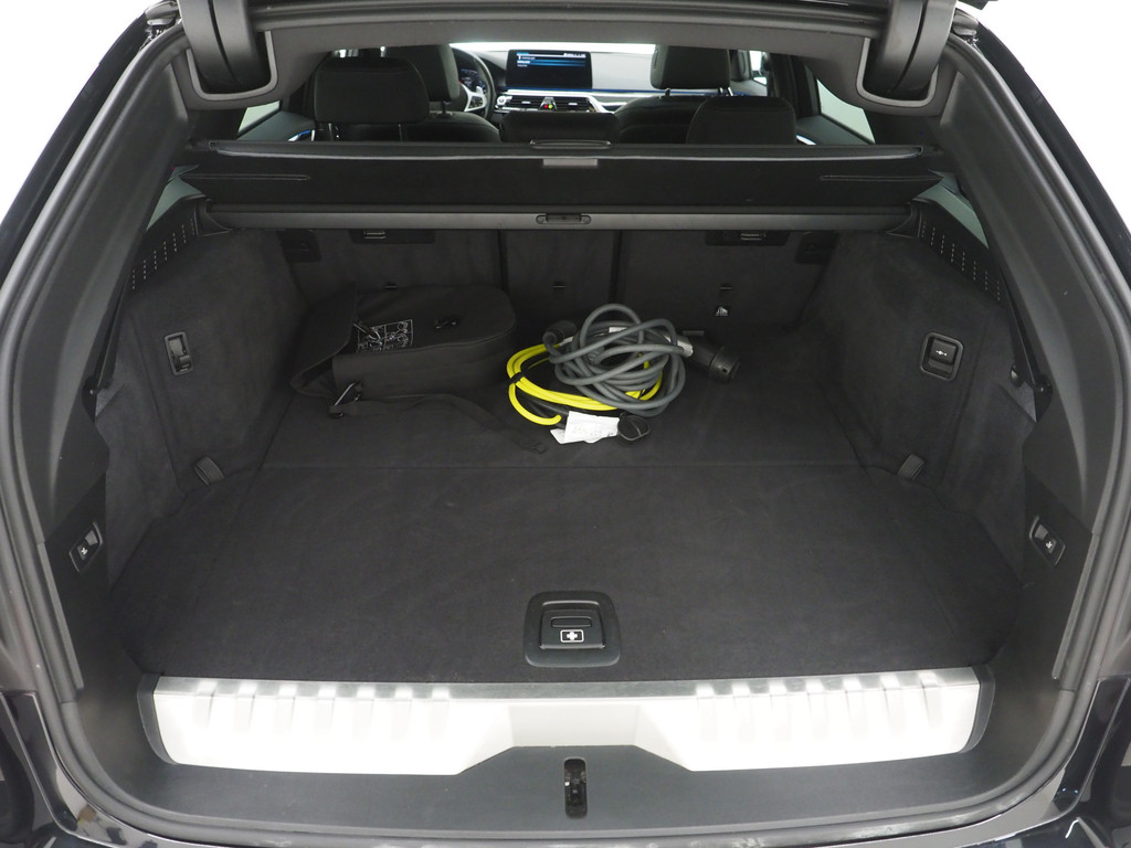 BMW 5 Serie Touring 530e M Sport Shadow Line 40