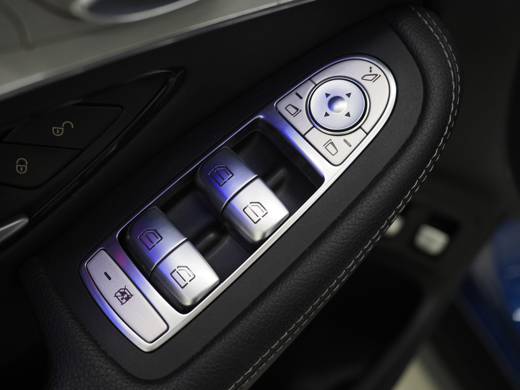 Mercedes-Benz GLC 300e 4MATIC Premium Plus 19