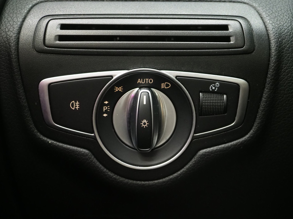 Mercedes-Benz GLC 300e 4MATIC Premium Plus 20