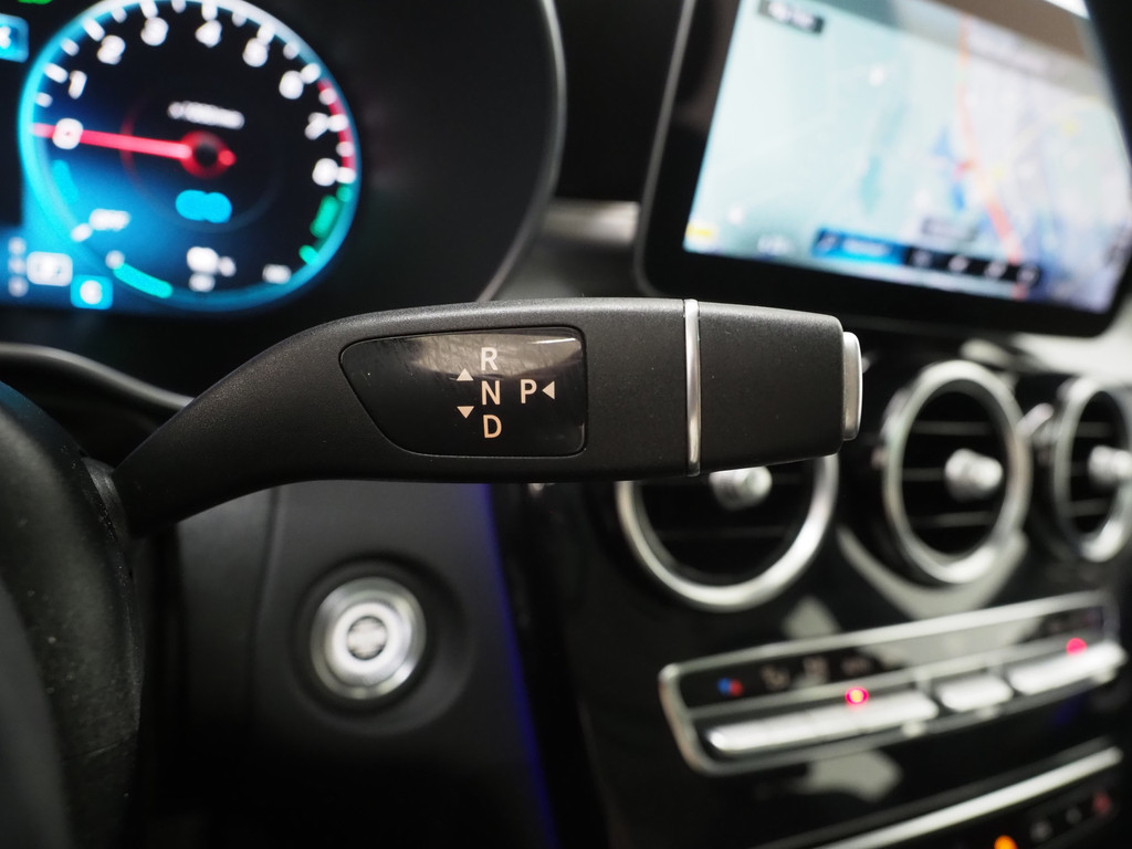 Mercedes-Benz GLC 300e 4MATIC Premium Plus 25