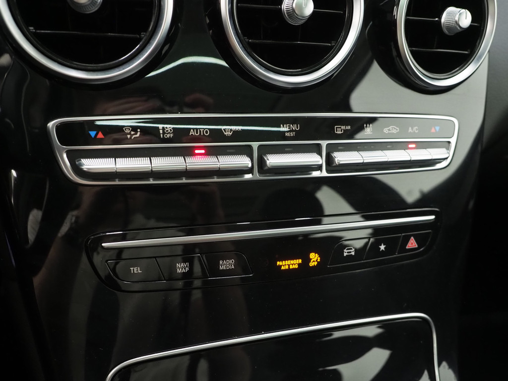 Mercedes-Benz GLC 300e 4MATIC Premium Plus 34